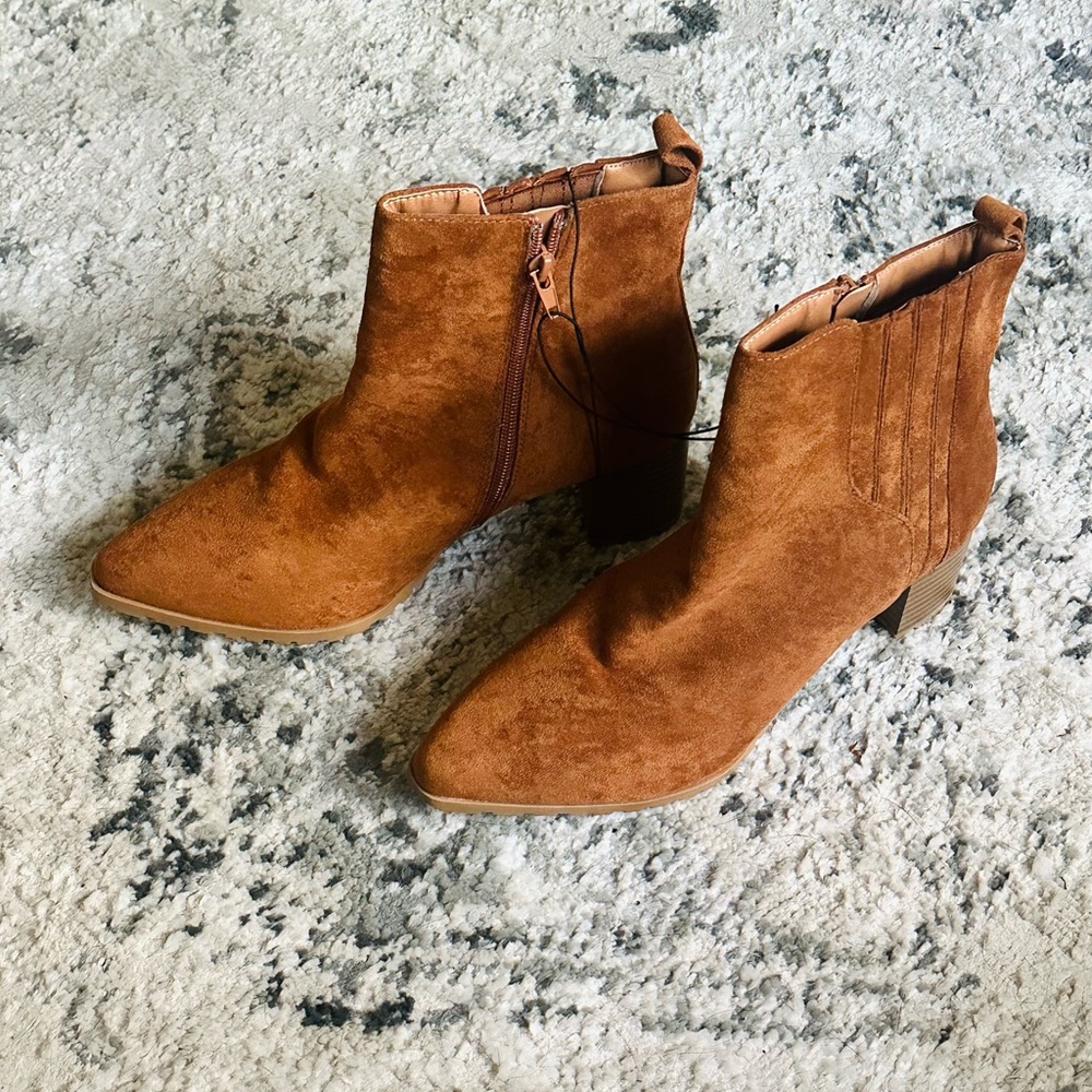 Maurice’s Ankle Boots in Honey NWT